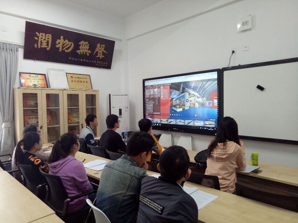 观看“砥砺奋进的五年”展览.jpg 观看“砥砺奋进的五年”展览.jpg